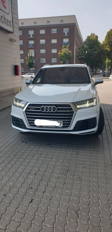 Weiß Gebraucht 2018 Audi Q7 Ambiente SUV | 45.600 € (Etwas zu teuer) - Bild 1/4