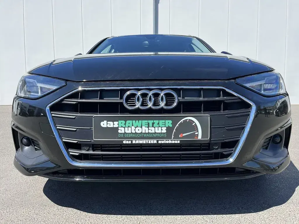 Second-hand Audi A4 150 CP (110 kW) 2022 Negru Break