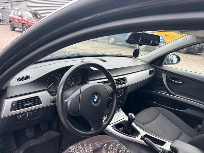 Schwarz Gebraucht 2006 BMW 320 Kombi | 1.500 € (Superpreis) - Bild 1/4