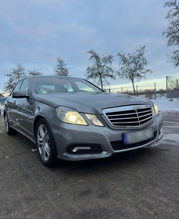 Gebraucht Mercedes E350 Avantgarde 265 PS (194 kW) 2010 Silber Limousine
