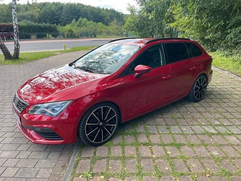 Rot Gebraucht 2019 Seat Leon ST FR Kombi | 20.000 € (Guter Preis) - Bild 1/4