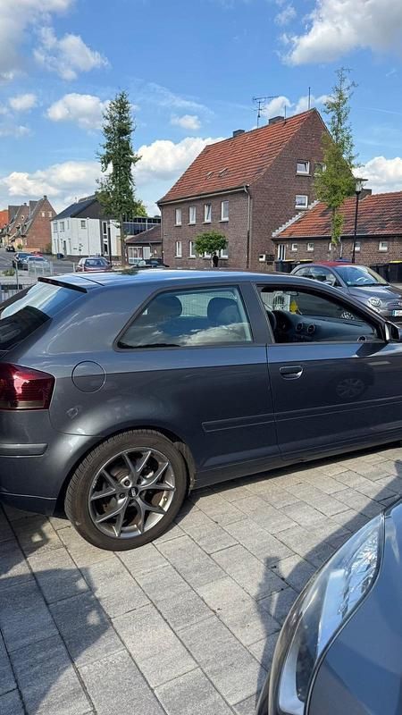 Grau Gebraucht 2006 Audi A3 Kleinwagen | 1.390 € (Superpreis) - Bild 1/4