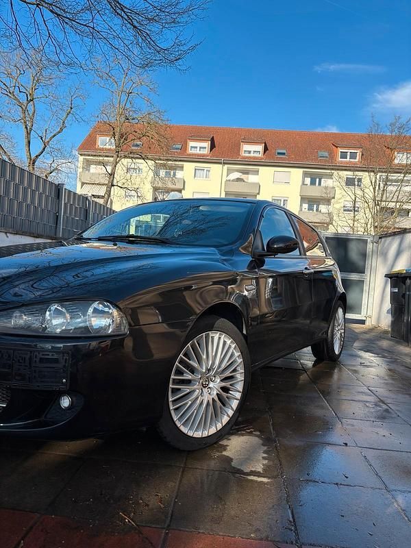 Schwarz Gebraucht 2003 Alfa Romeo 147 Kleinwagen | 2.800 € (Teuer) - Bild 1/4