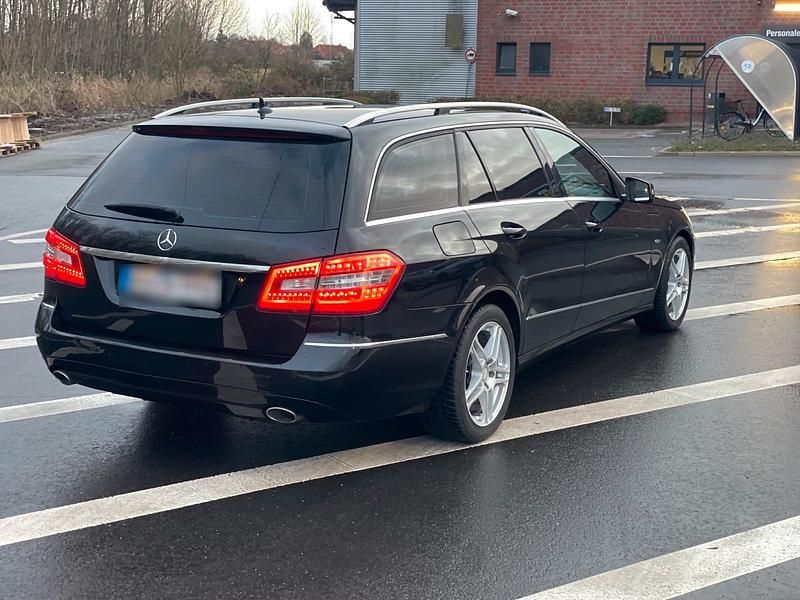 Gebraucht Mercedes E350 231 PS (169 kW) 2009 Schwarz Kombi