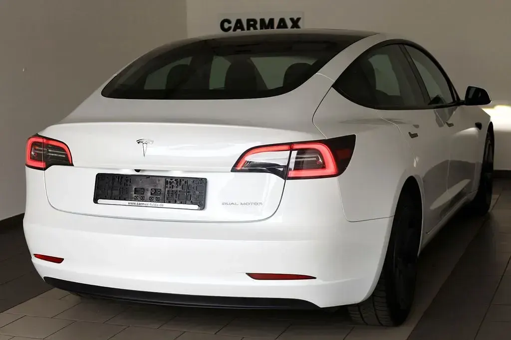 Gebraucht Tesla Model 3 350 kW (476 PS) 2023 Weiß metallic (metallic) Limousine