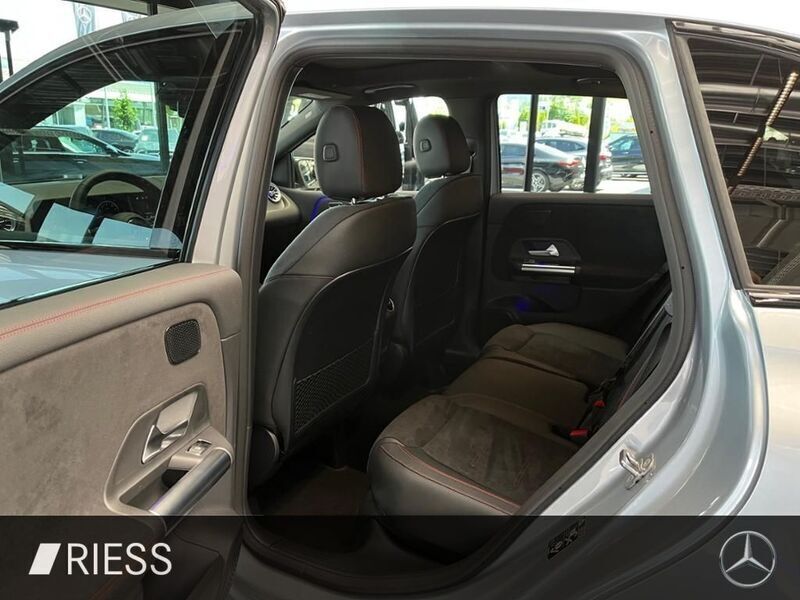 Gebraucht Mercedes B180 AMG 136 PS (100 kW) 2025 Silber Van / Kleinbus