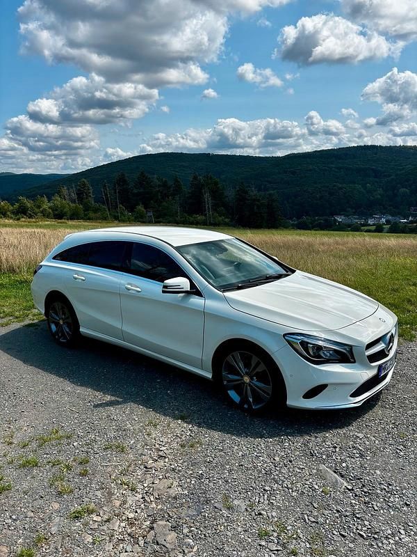 Gebraucht Mercedes CLA180 122 PS (89 kW) 2017 Weiß Limousine