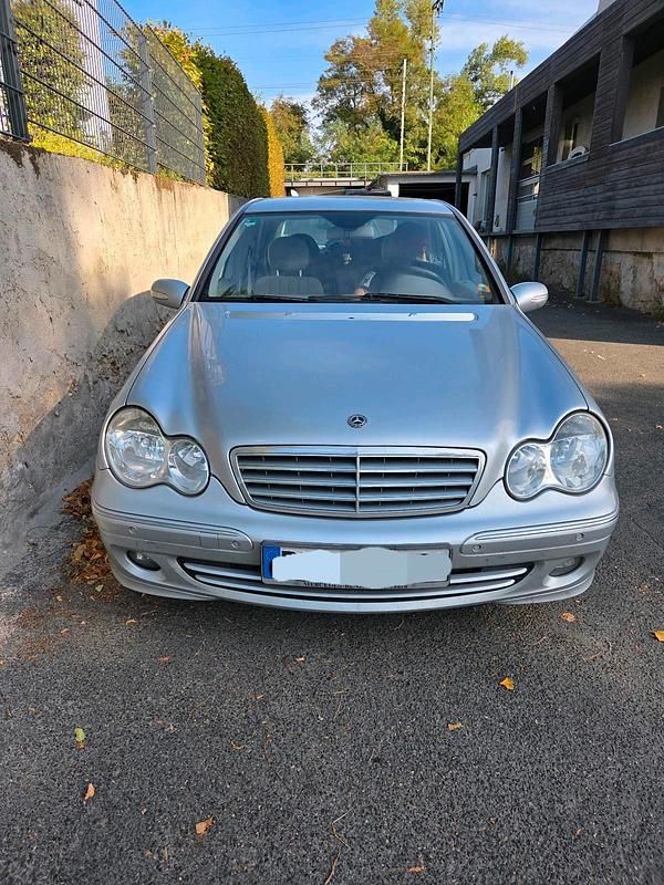 Silber Gebraucht 2006 Mercedes C180 Coupé | 6.000 € (Etwas zu teuer) - Bild 1/4