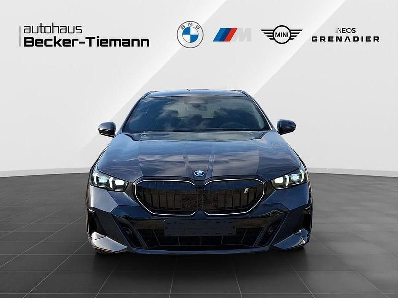 Neu BMW i5 Exclusive 250 kW (340 PS) 2026 Grau Kombi