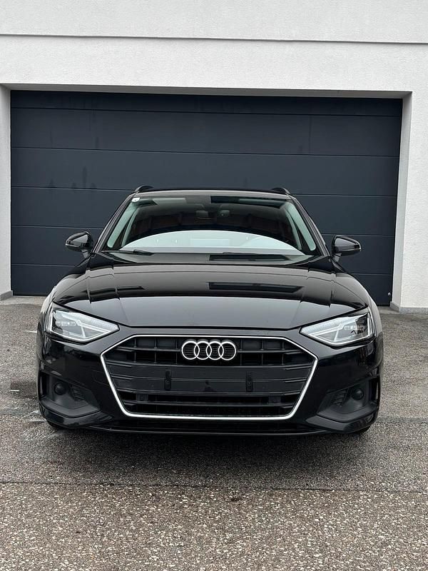 Gebraucht Audi A4 163 PS (119 kW) 2023 Schwarz Kombi