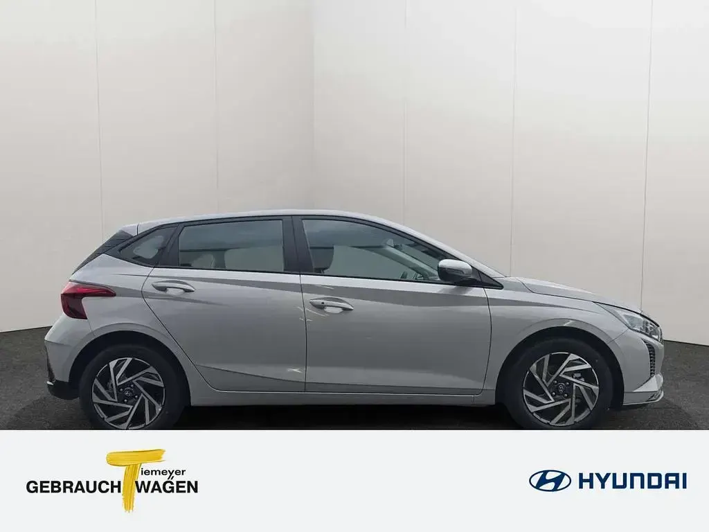 Gebraucht Hyundai i20 Trend 101 PS (74 kW) 2025 Grau Kleinwagen