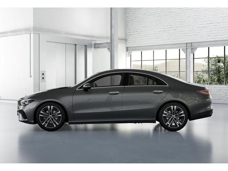 Gebraucht Mercedes CLA200 Progressive 163 PS (119 kW) 2024 Metalliclack mountaingrau Coupé