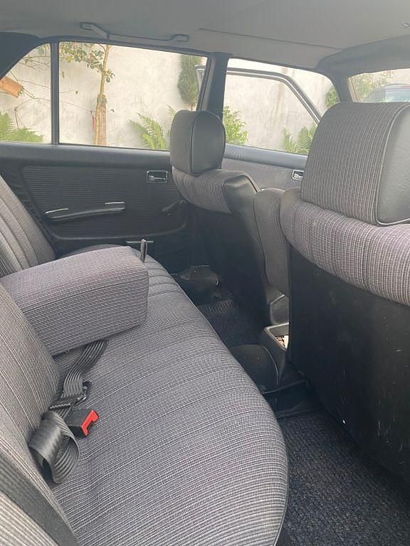 Gebraucht Mercedes E230 136 PS (100 kW) 1983 Grau Limousine