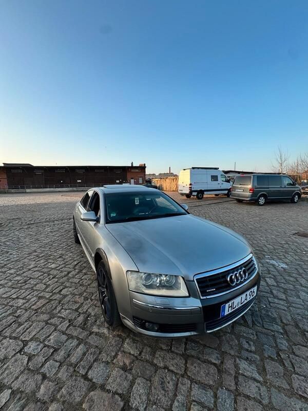 Grau Gebraucht 2004 Audi A8 Limousine | 2.500 € (Guter Preis) - Bild 1/4