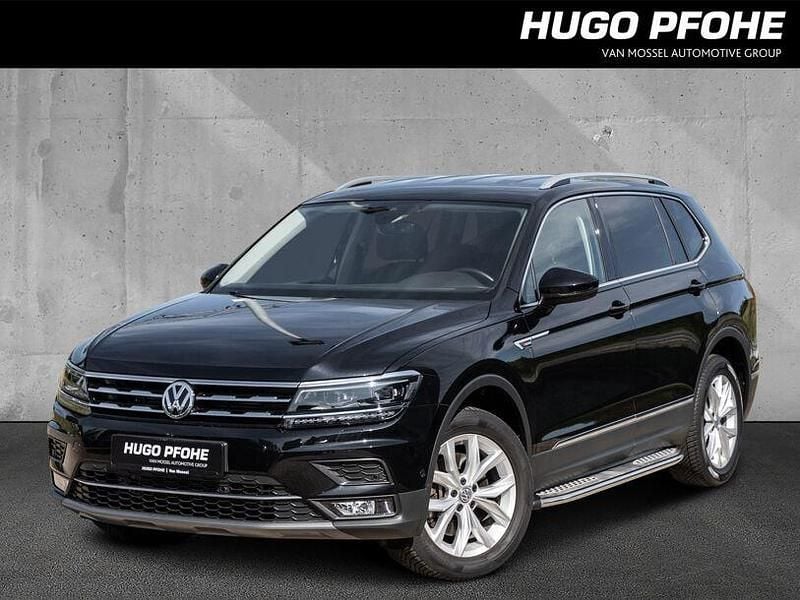 Deep black perleffekt (metallisch schwarz) Gebraucht 2019 VW Tiguan Allspace Highline SUV | 30.989 € (Guter Preis) - Bild 1/4
