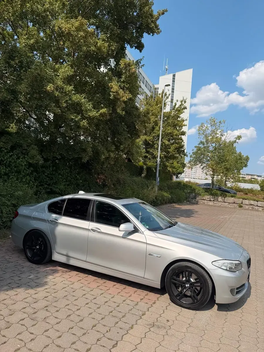 Gebraucht BMW 530 258 PS (189 kW) 2012 Grau Limousine