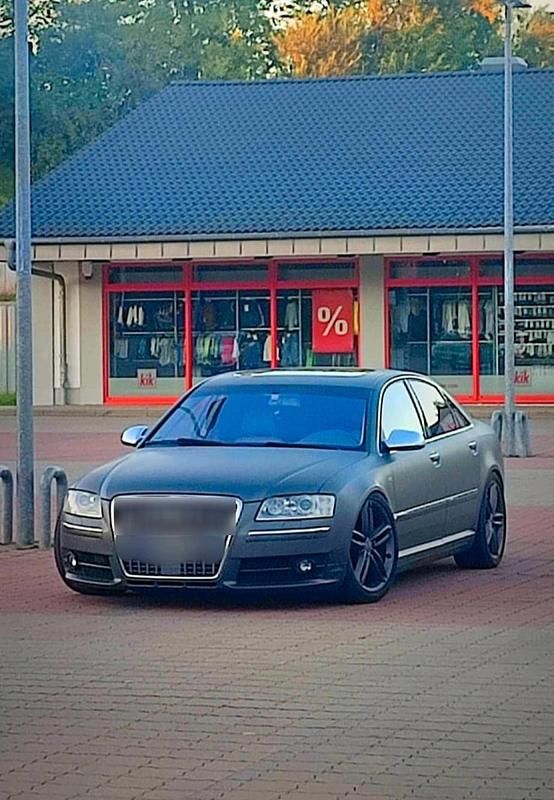 Grau Gebraucht 2007 Audi S8 Comfort Limousine | 11.900 € - Bild 1/4