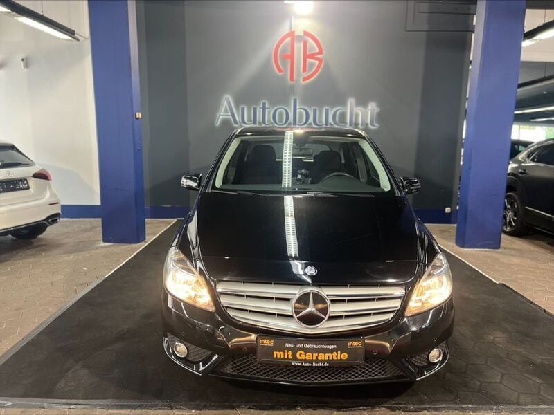 Schwarz Gebraucht 2012 Mercedes B180 Van / Kleinbus | 12.299 € (Fairer Preis) - Bild 1/4