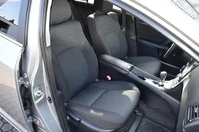 Gebraucht Toyota Avensis Executive 152 PS (111 kW) 2011 Grau Kombi