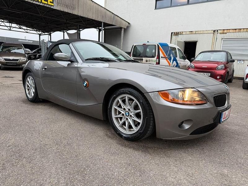 Grau Gebraucht 2004 BMW Z4 Sport Line Cabrio | 8.990 € (Fairer Preis) - Bild 1/4