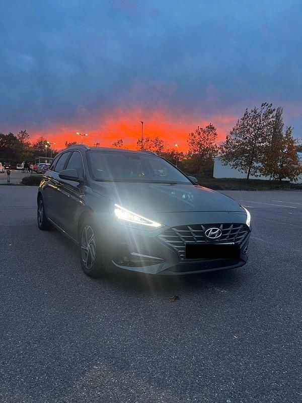 Grau Gebraucht 2022 Hyundai i30 Trend Kombi | 18.500 € (Guter Preis) - Bild 1/4