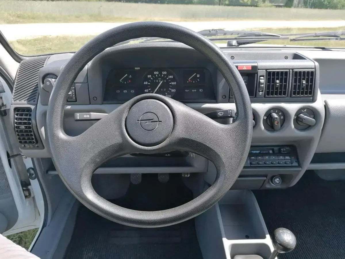 Gebraucht Opel Corsa 45 PS (33 kW) 1993 Weiß Kleinwagen