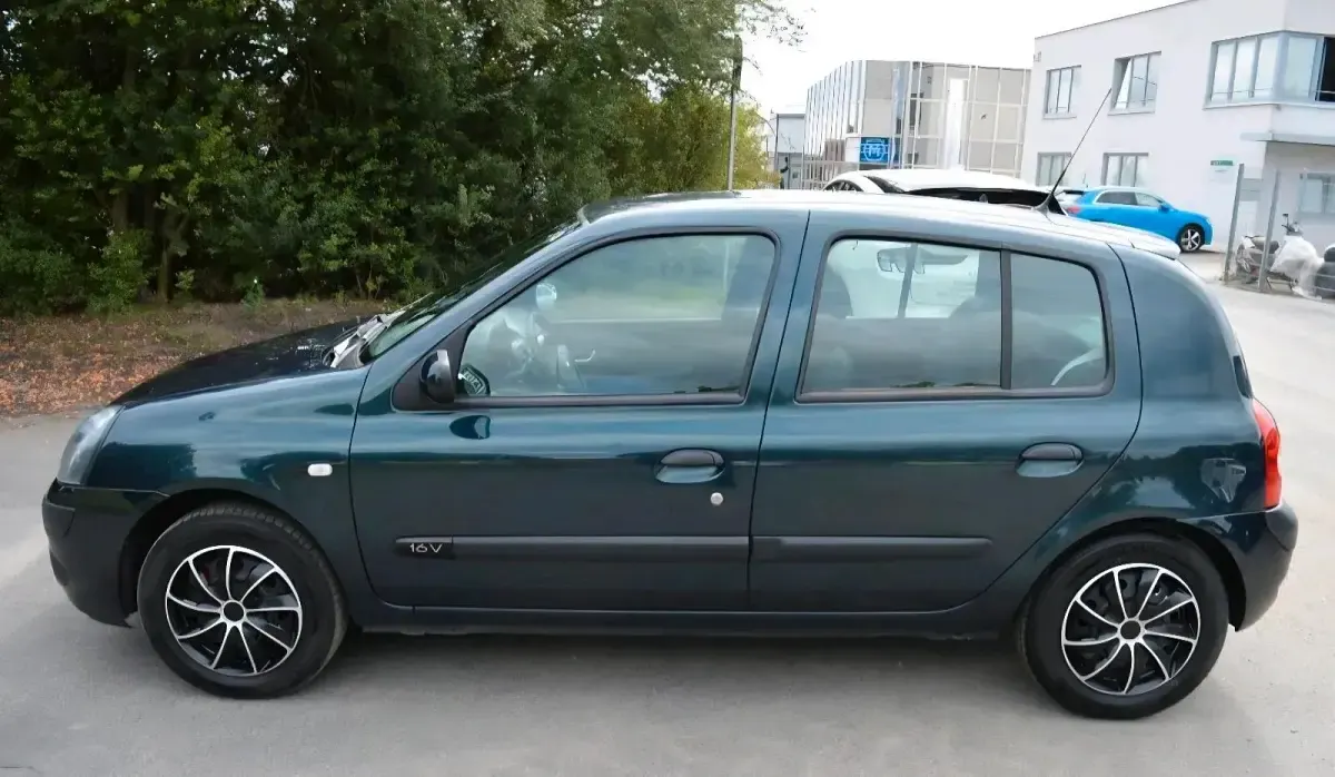 Gebraucht Renault Clio II Dynamique 75 PS (55 kW) 2004 Grün Limousine