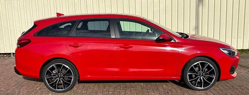 Rot Gebraucht 2020 Hyundai i30 Trend Kombi | 15.490 € (Fairer Preis) - Bild 1/4