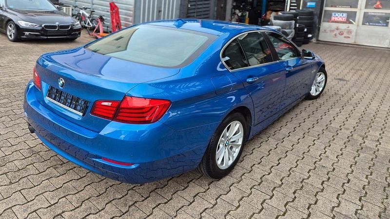 Gebraucht BMW 528 Sport Line 245 PS (180 kW) 2015 Estorilblau ii Limousine