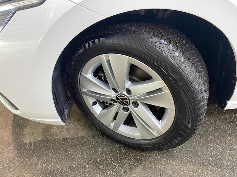 Gebraucht VW Golf VIII Life 150 PS (110 kW) 2023 Weiß Kleinwagen