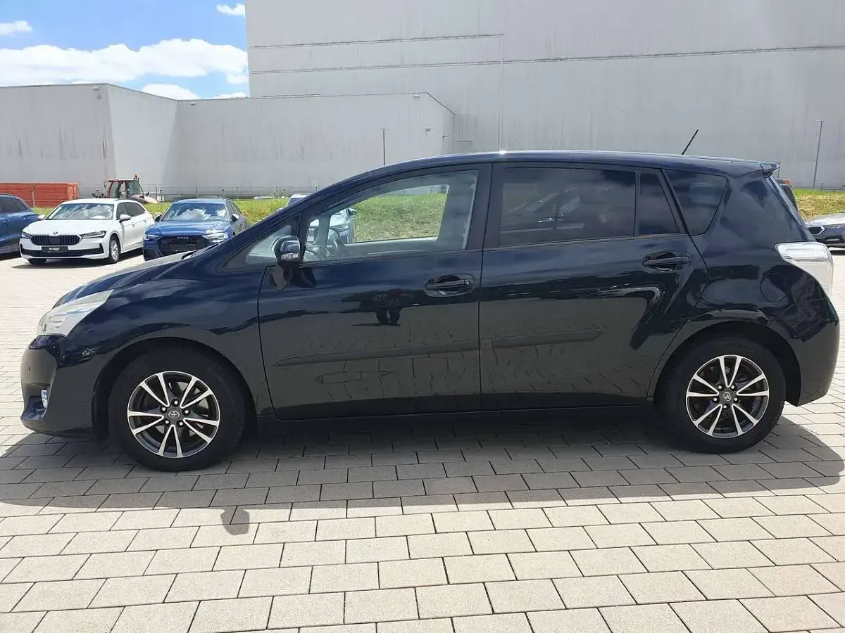 Gebraucht Toyota Verso Life 124 PS (91 kW) 2013 Dk. steel mc. Van / Kleinbus