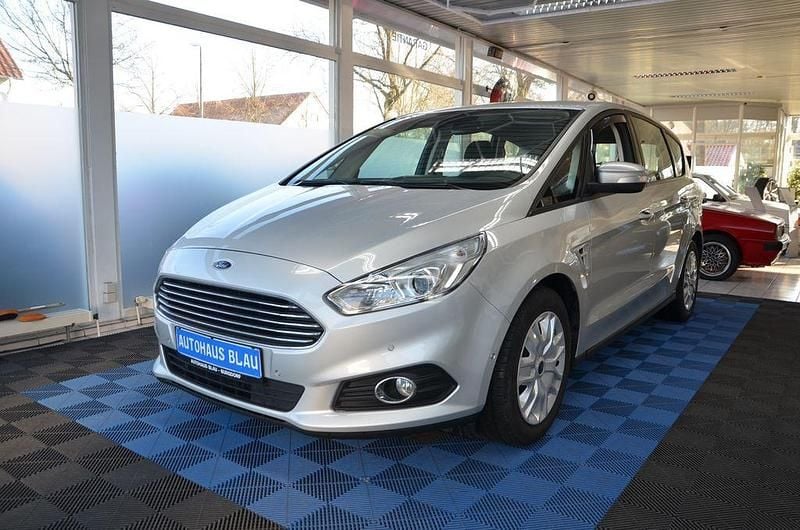 Silber Gebraucht 2015 Ford S-MAX S Van / Kleinbus | 13.990 € (Guter Preis) - Bild 1/4