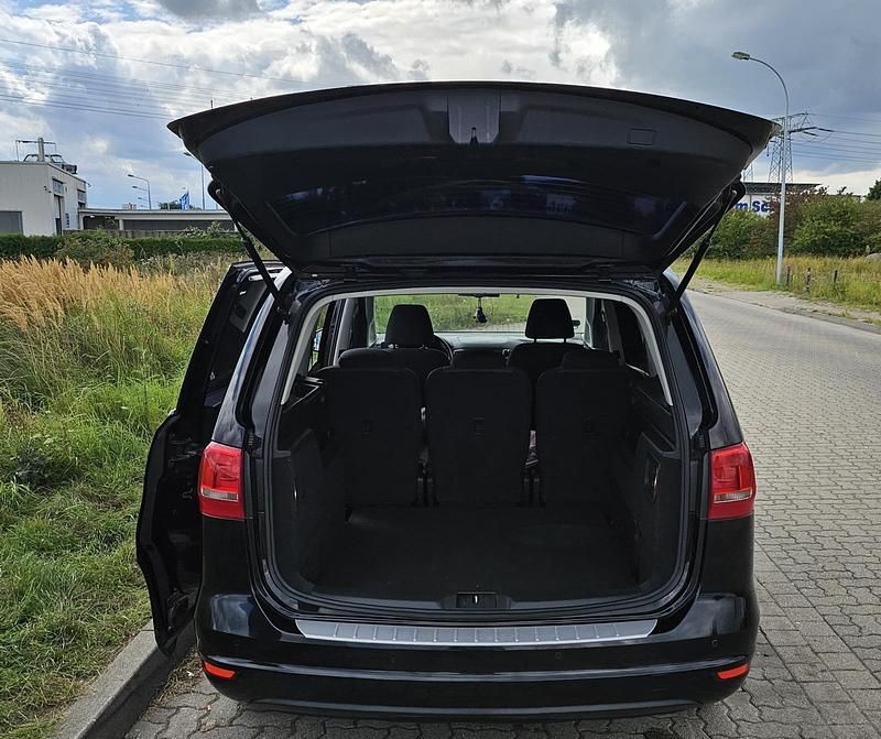 Second-hand VW Sharan 2011 Negru Monovolum