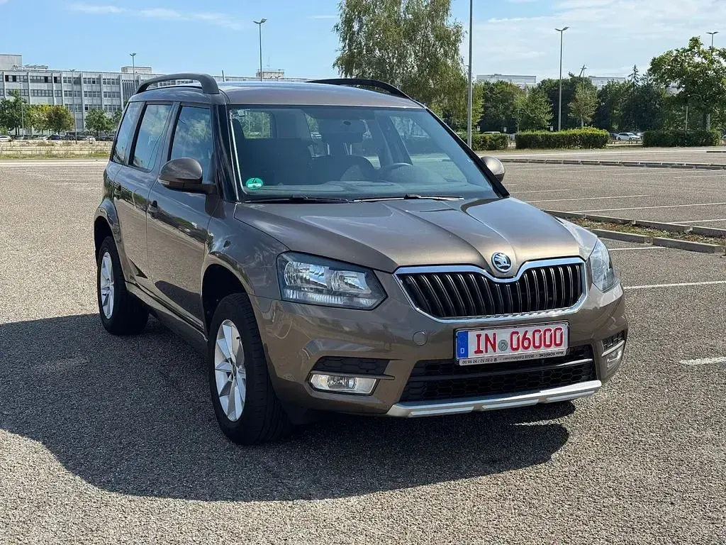 Gebraucht Skoda Yeti Active 110 PS (80 kW) 2015 Braun SUV