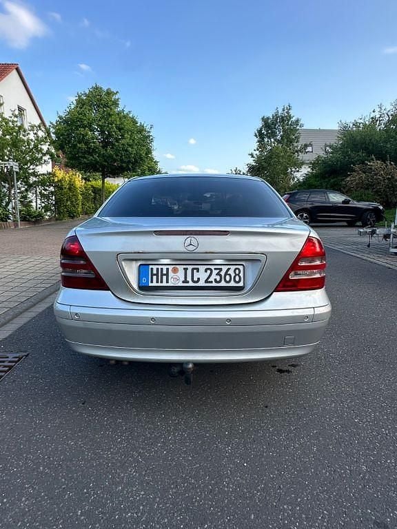 Silber Gebraucht 2002 Mercedes C220 Limousine | 2.550 € (Fairer Preis) - Bild 1/4