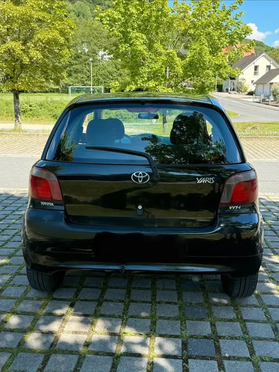 Gebraucht Toyota Yaris 68 PS (50 kW) 2001 Schwarz Kleinwagen