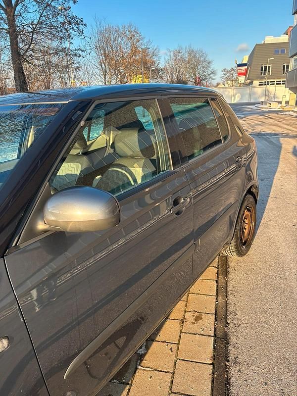 Gebraucht Skoda Fabia 60 PS (44 kW) 2009 Grau Kleinwagen