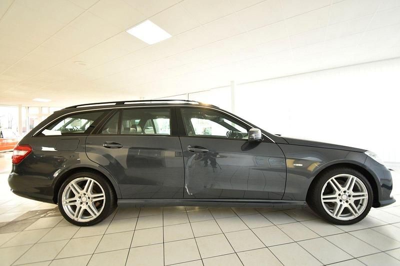 Gebraucht Mercedes E200 184 PS (135 kW) 2010 Grau Kombi