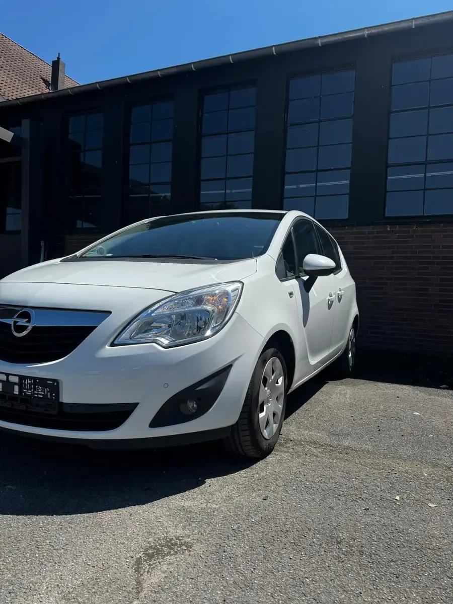 Gebraucht Opel Meriva 101 PS (74 kW) 2013 Weiß Van / Kleinbus