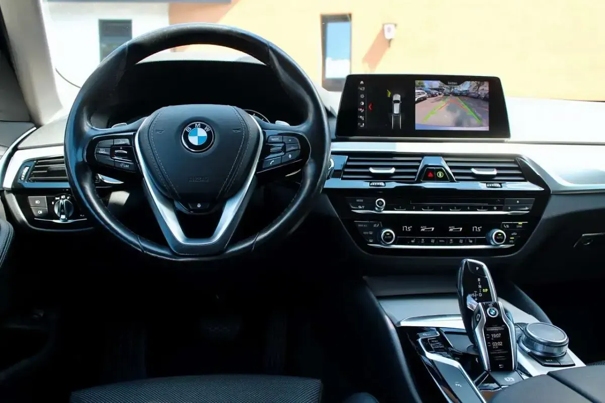 Gebraucht BMW 525 Sport Line 231 PS (169 kW) 2019 Bluestone Kombi