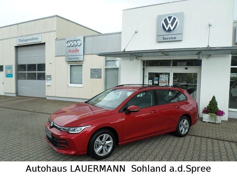 Gebraucht VW Golf VIII Life 150 PS (110 kW) 2024 Kings red Kombi