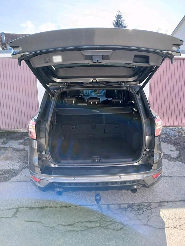 Gebraucht Ford Kuga ST-Line 150 PS (110 kW) 2019 Grau SUV