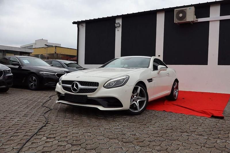 Weiß Gebraucht 2016 Mercedes SLC300 Cabrio | 31.500 € (Teuer) - Bild 1/4