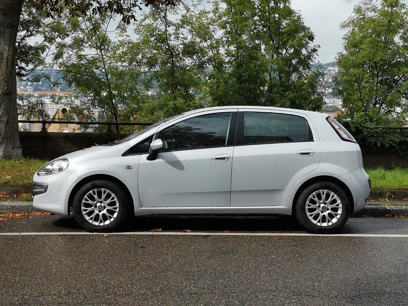 Weiß Gebraucht 2011 Fiat Punto Evo Kleinwagen | 1.500 € (Superpreis) - Bild 1/4