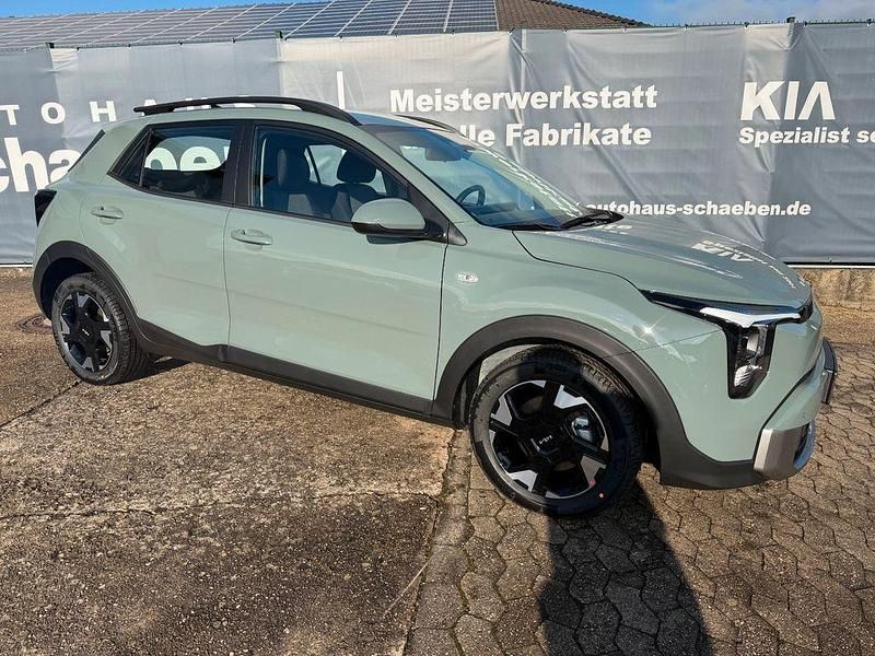 Grün Neu 2025 Kia Stonic SUV | 24.890 € (Teuer) - Bild 1/4