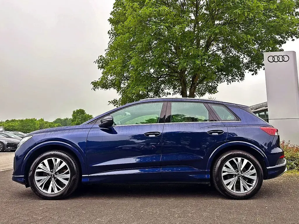 Gebraucht Audi Q4 e-tron Advanced 150 kW (204 PS) 2023 Navarrablau metallic SUV