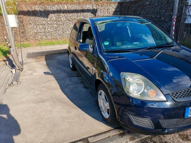 Gebraucht Ford Fiesta 69 PS (50 kW) 2006 Blau Kleinwagen