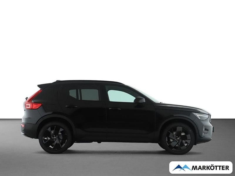 Neu Volvo XC40 Plus 163 PS (119 kW) 2025 Schwarz SUV