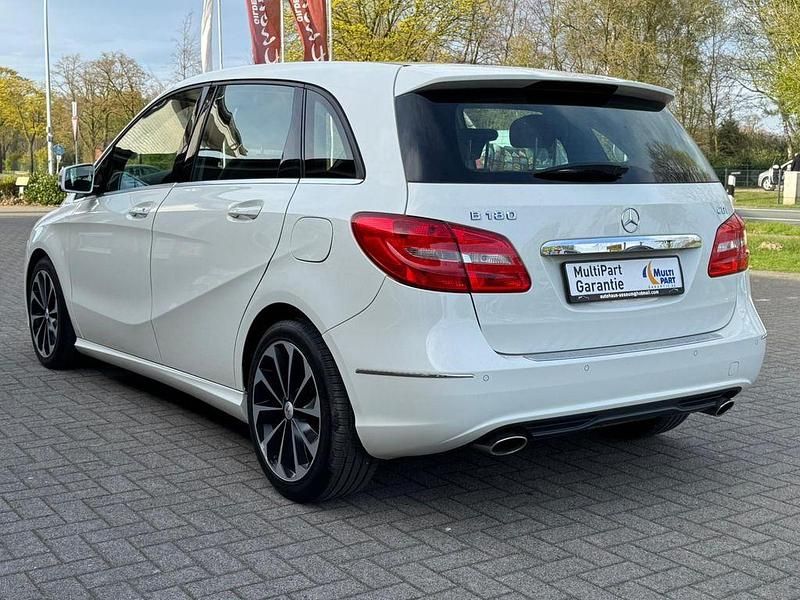 Gebraucht Mercedes B180 Sport 109 PS (80 kW) 2012 Weiß Van / Kleinbus