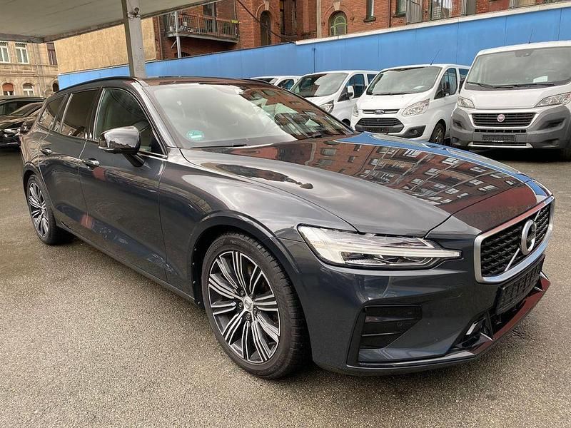 Gebraucht Volvo V60 R-Design 200 PS (147 kW) 2020 Grau Kombi